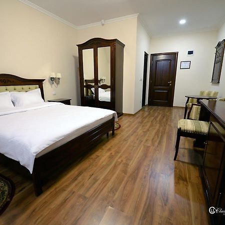 Hotel Dallas Негрешть-Оаш Екстер'єр фото